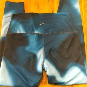 Women’s Nike Yoga Dri-Fit capris Size large